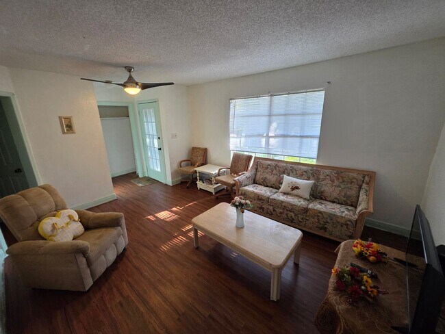 Foto del edificio - 2721 N M St