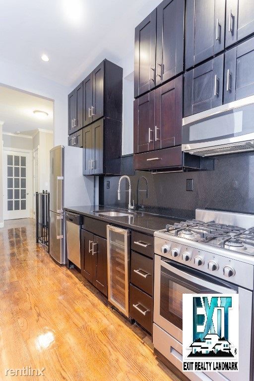 Foto del edificio - 323 E 10th St