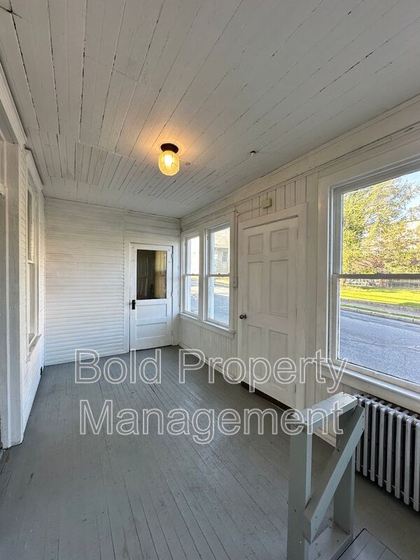 Building Photo - 47 E Main Ave