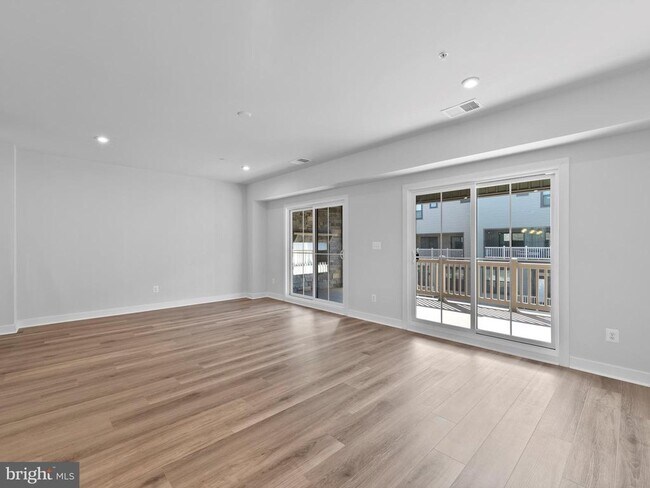 Foto del edificio - 2709 Velocity Rd
