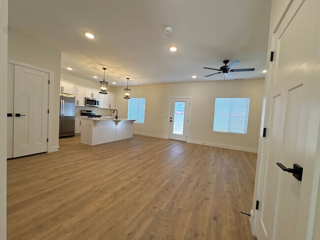 Foto del edificio - Crosshollows Home Available!