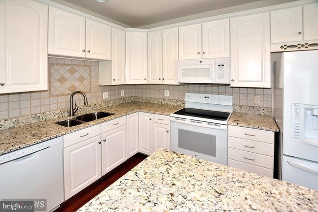 Building Photo - 9062 Tanyard Ln