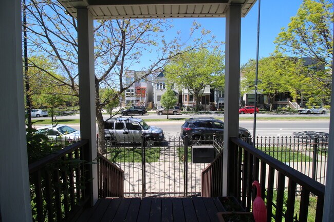 Foto del edificio - 1811 N Kedzie Ave