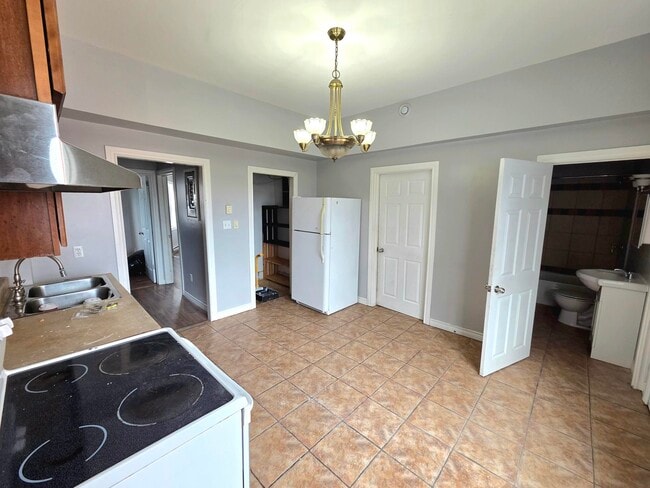 Building Photo - 236 Guilford St