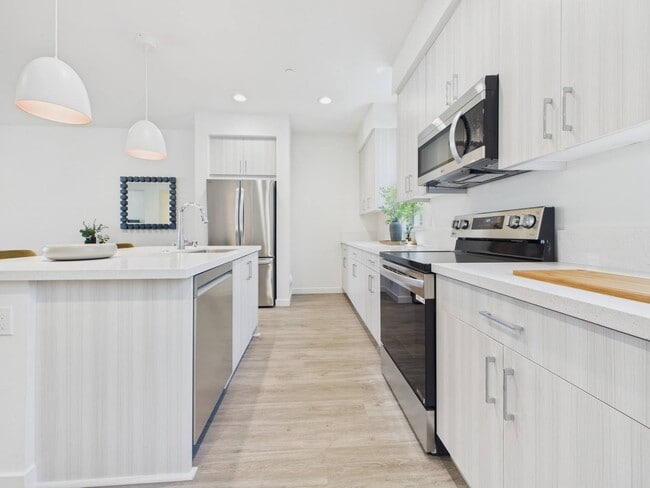 Building Photo - Solaterra Granada Hills
