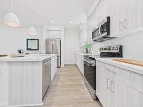 Building Photo - Solaterra Granada Hills