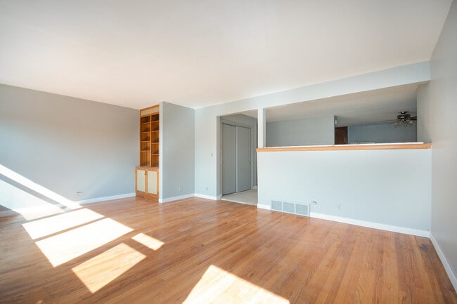 Building Photo - 10448 W Cermak Rd