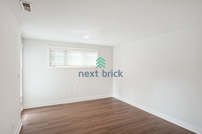 Foto del edificio - Luxurious Townhome with 2 bedroom and 2.5 ...