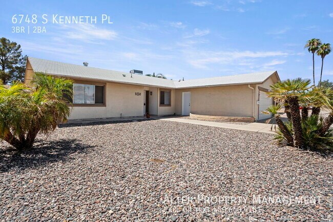 Building Photo - Beautifully renovated three bedroom, two b...