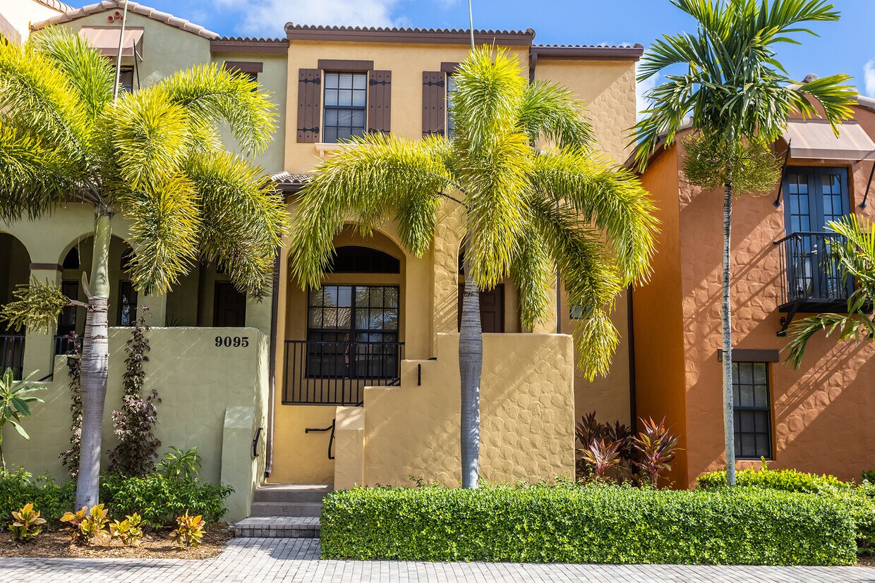 Foto principal - 9095 Covina Dr S