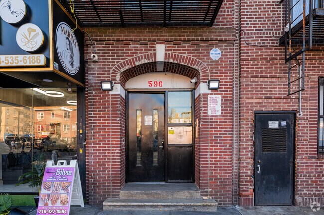 Building Photo - 590 Southern Blvd
