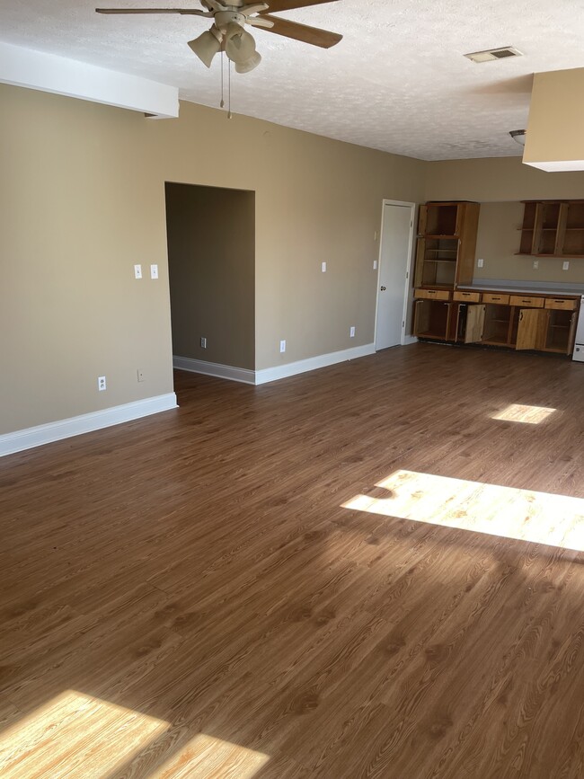 Building Photo - 402 Menelaus Rd