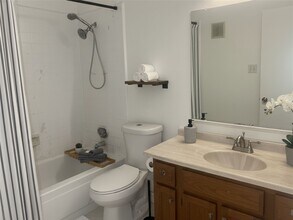 Building Photo - 6500 Sands Point Dr