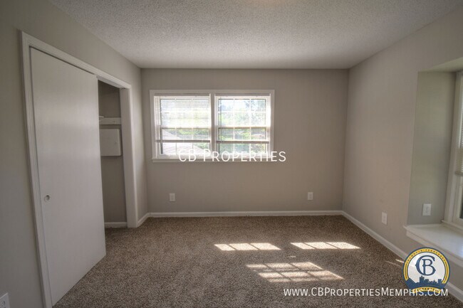 Building Photo - Renovated 3 Bed and 1.5 Bath in Whitehaven!!