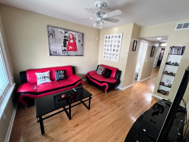 Foto del edificio - 2330 N Lockwood Ave