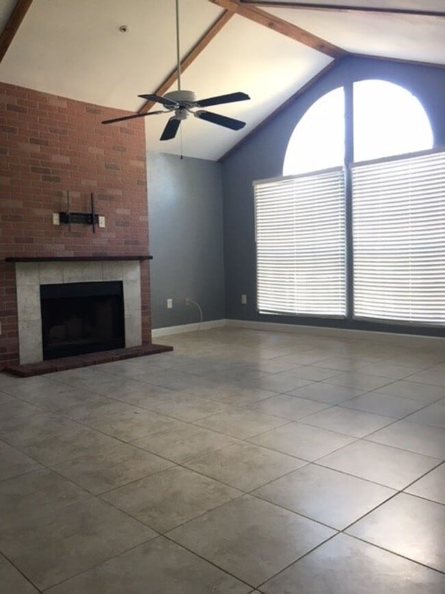 Building Photo - Fabulous 3-bedroom, 2-bath condo in Altamo...