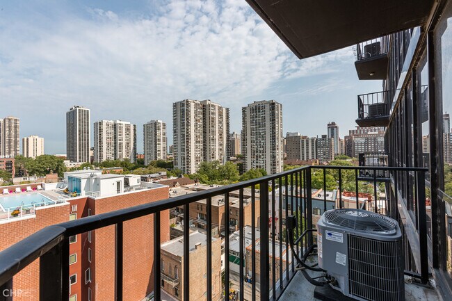 Building Photo - 1309 N Wells St