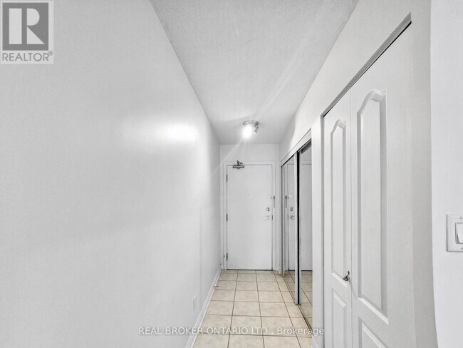 Building Photo - 407-1-1001 Rean Dr