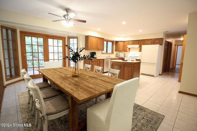 Foto del edificio - 43 Oak Tree Ln