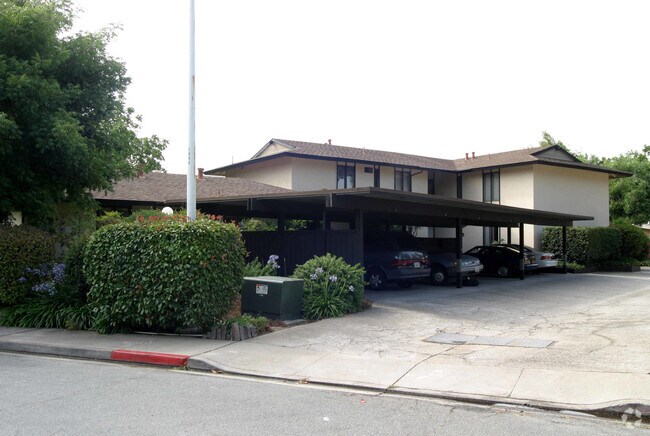 Building Photo - 1965 Desert Cir