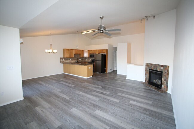 Foto del edificio - 3 Bedroom Condo in East Anchorage!
