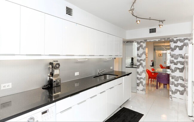Kitchen - 1111 Crandon Blvd