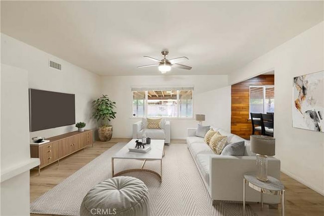 Foto del edificio - 104 W Bluebell Ave