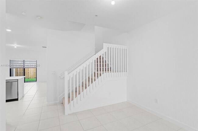 Foto del edificio - 15983 SW 2nd Pl