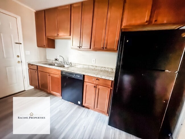 Building Photo - 7 Bristol Dr