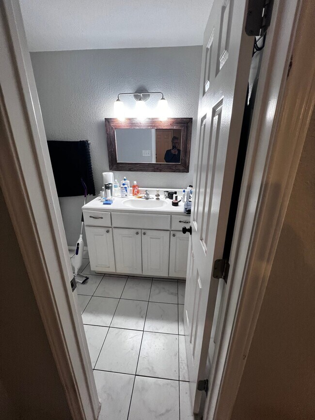 Foto del edificio - 2214 Lavern St