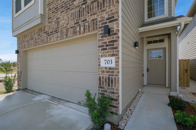 Foto del edificio - 703 Majestic Eagle Ct