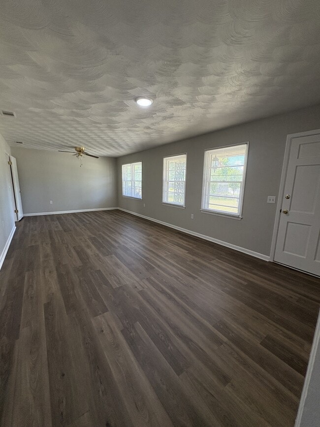 Building Photo - 603 Waters Dr