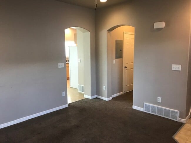 Building Photo - West Park Town House #71