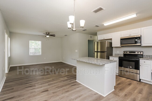 Building Photo - 4233 E Cayuga St