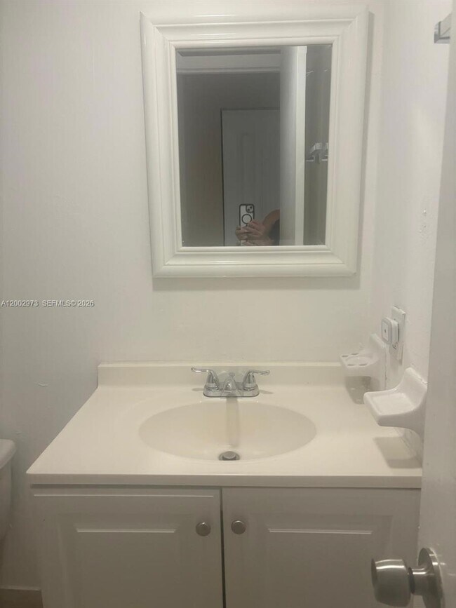 Foto del edificio - 6950 W 6th Ave