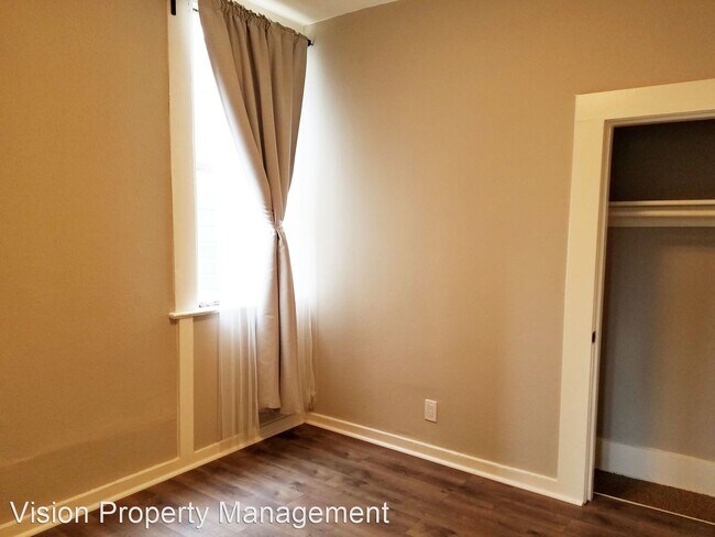 Building Photo - 1 br, 1 bath Apartment - 1727 12th St.
