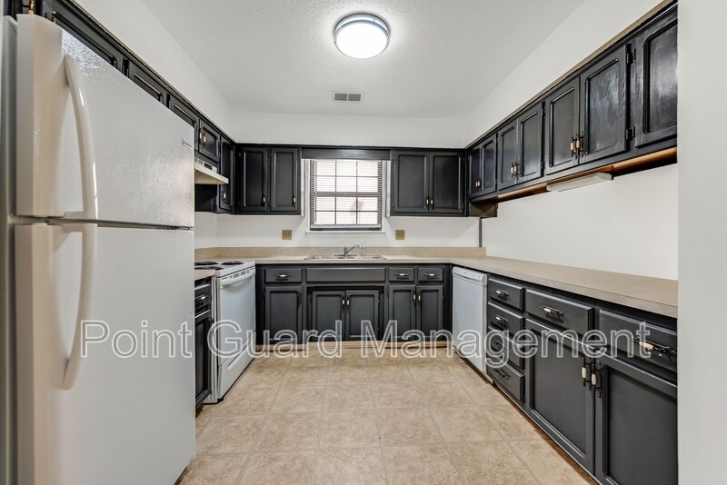 Primary Photo - 7105 N Chas Dr