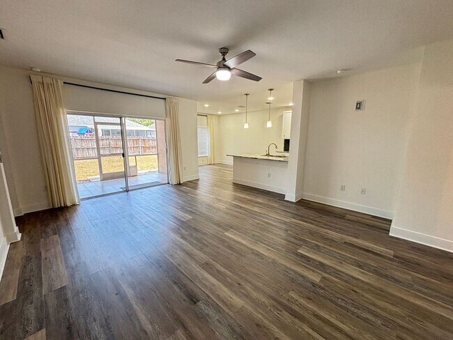 Building Photo - 24401 Summer Wind