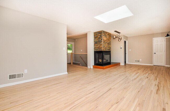 Foto del edificio - 714 14th Ave SW