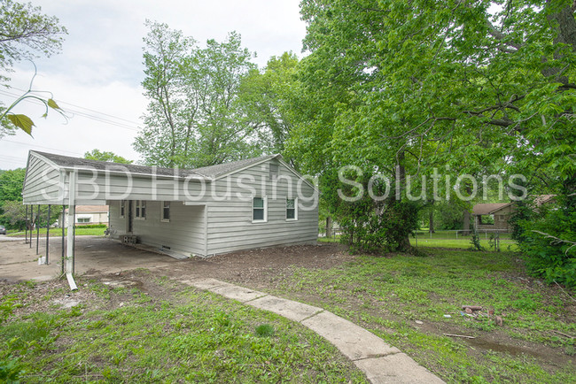Building Photo - 2617 S Northern Blvd