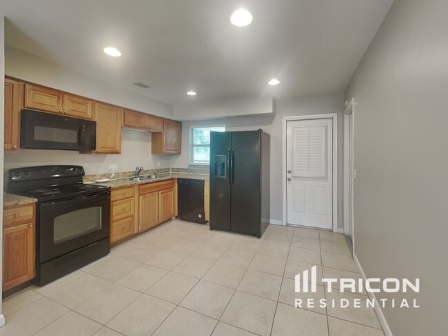 Building Photo - 605 Missionwoode Dr