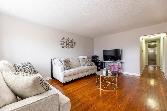 Foto del edificio - 7769 Mason Ave