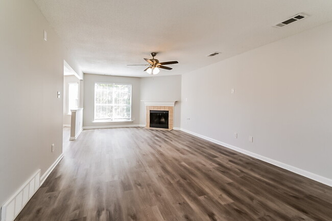 Foto del edificio - 4800 Ridge Walk Ln