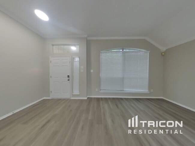 Foto del edificio - 5619 Indian Hill Dr
