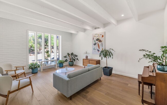 Foto del edificio - Rates Vary: $12,495 - $22,495