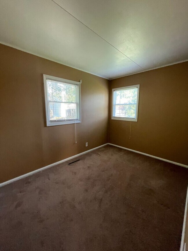 Building Photo - 2 Bedroom Single Family Home-Vinton Schools