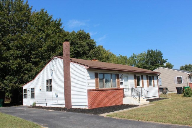 Building Photo - 13 Maple Ln