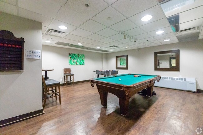 Building Photo - 798 Richmond Street West