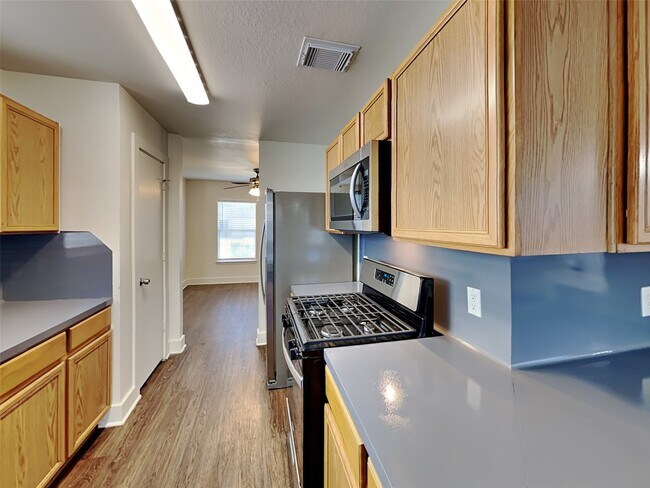 Foto del edificio - 817 Lightningbug Ln