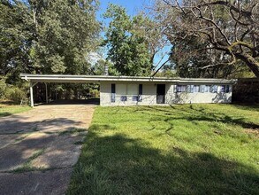 Building Photo - 2748 Woodside Dr